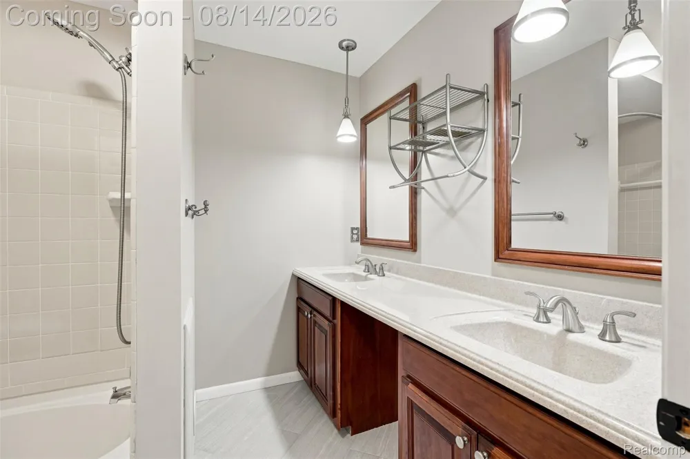 5114 Fedora Drive Troy City, MI 48085