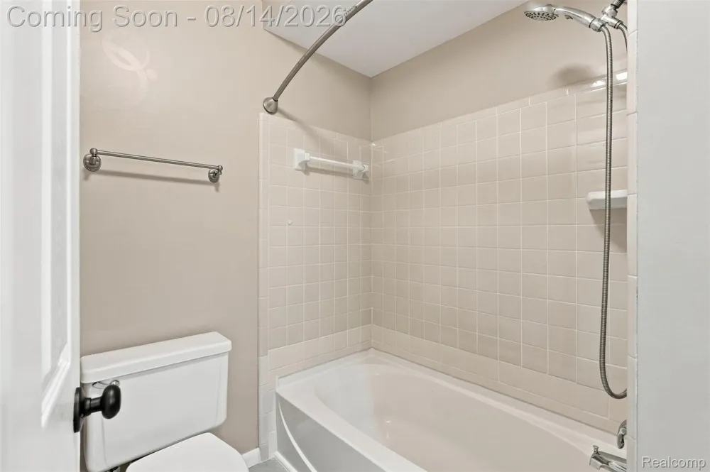 5114 Fedora Drive Troy City, MI 48085