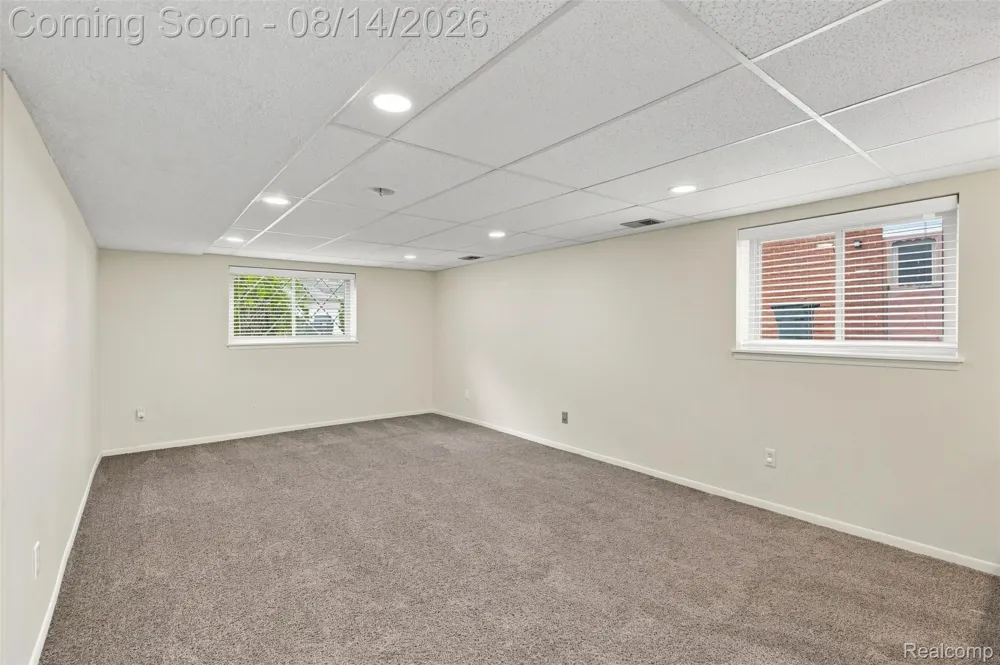 5114 Fedora Drive Troy City, MI 48085