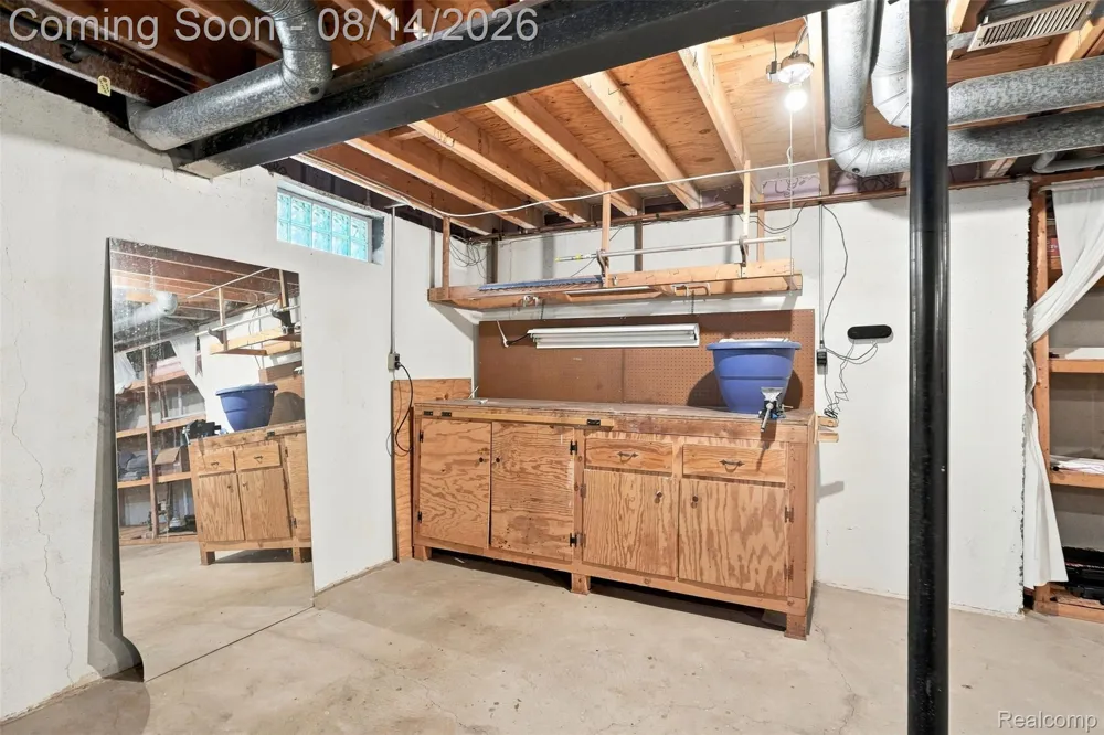 5114 Fedora Drive Troy City, MI 48085