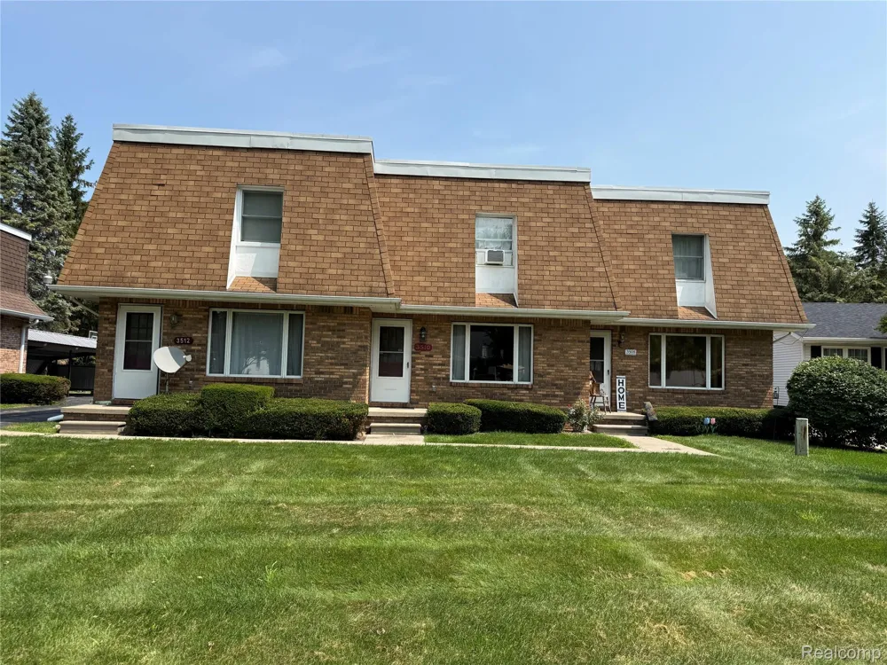 3510 Holland Park Lane #12 Port Huron City, MI 48060