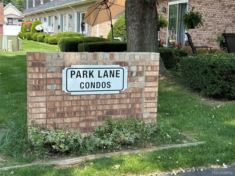 3510 Holland Park Lane #12 Port Huron City, MI 48060