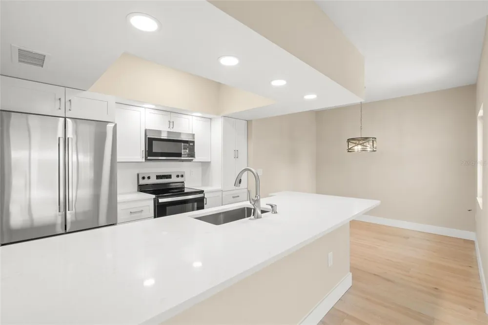 5823 TIDEWOOD AVENUE #19 Sarasota, FL 34231