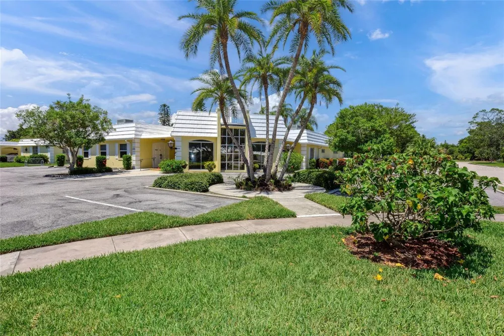 5823 TIDEWOOD AVENUE #19 Sarasota, FL 34231