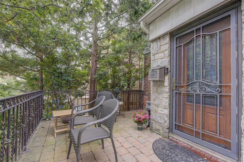 75-12 174th Street Fresh Meadows, NY 11366