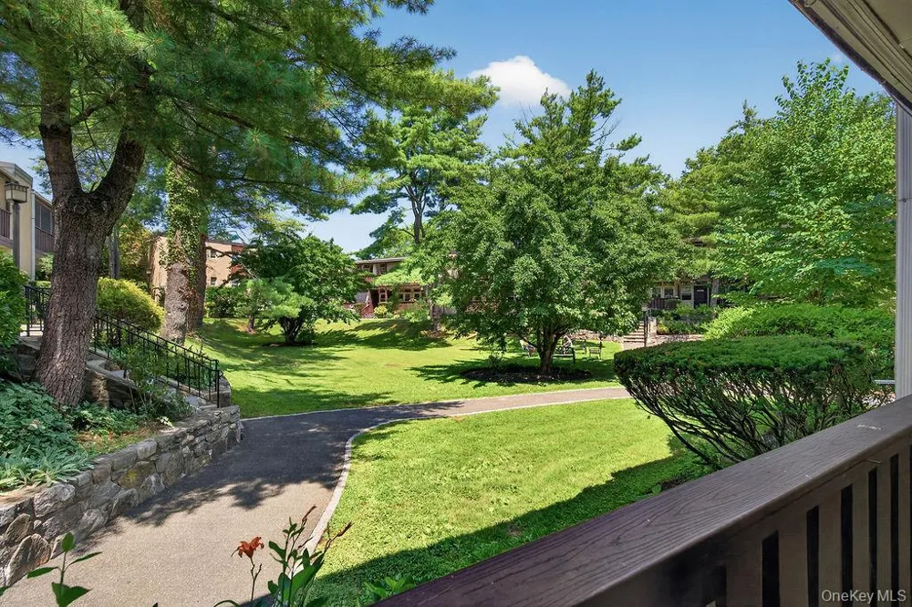 103 Wiltshire Road #D8 Scarsdale, NY 10583