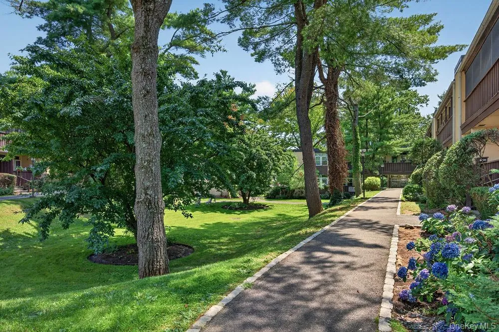 103 Wiltshire Road #D8 Scarsdale, NY 10583