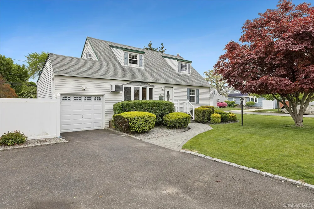 2 Dorset Lane Farmingdale, NY 11735