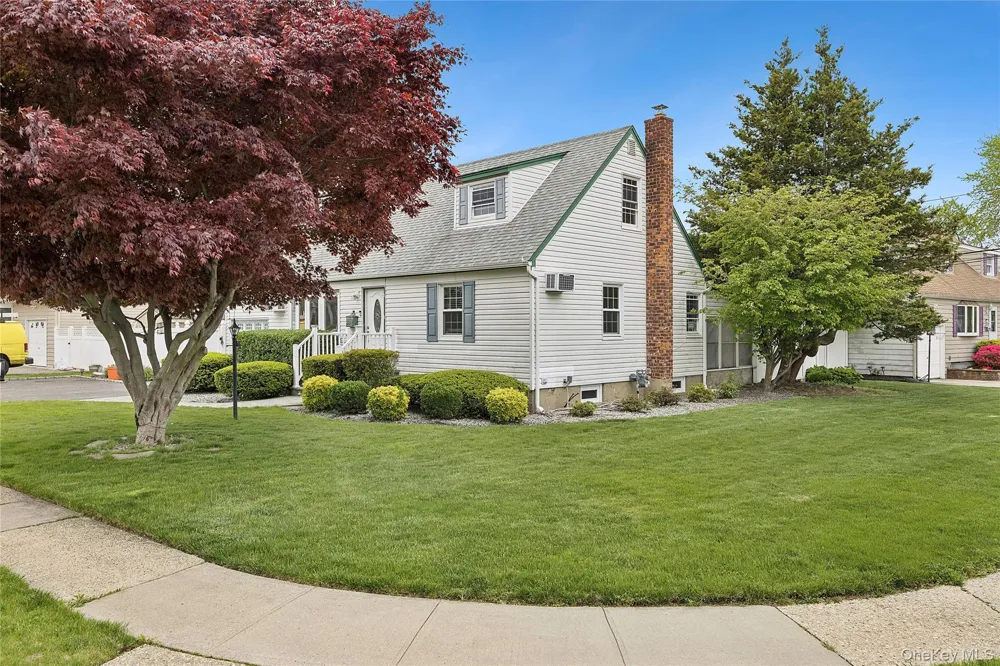 2 Dorset Lane Farmingdale, NY 11735