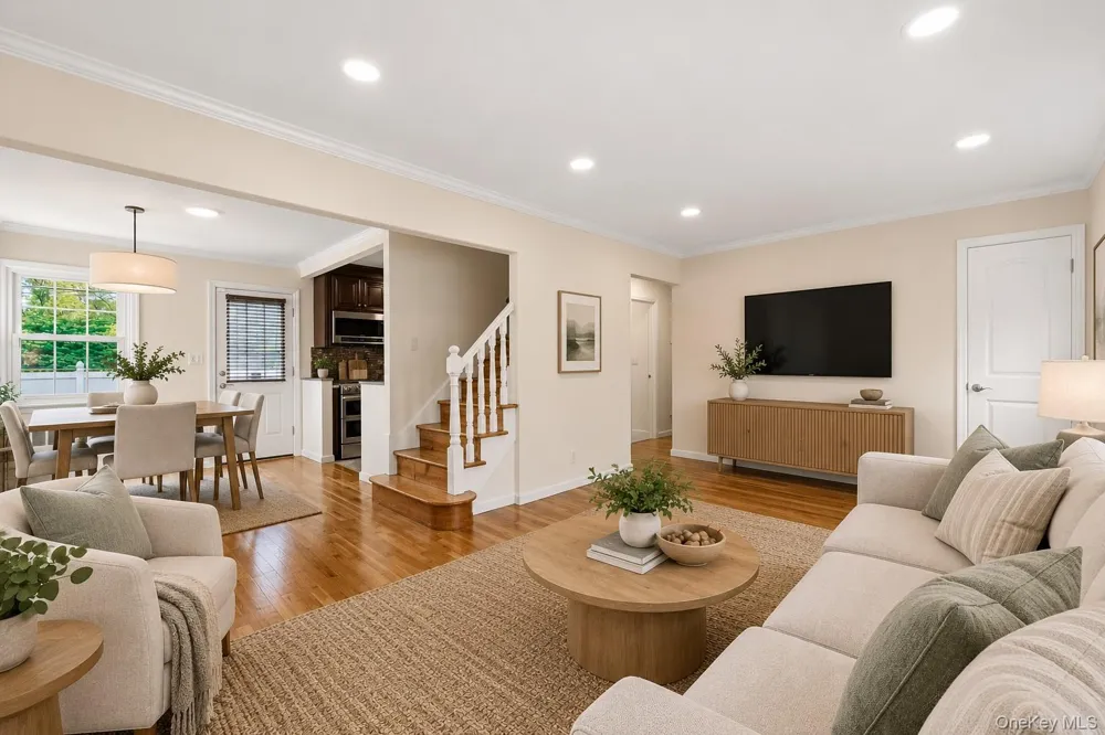 2 Dorset Lane Farmingdale, NY 11735