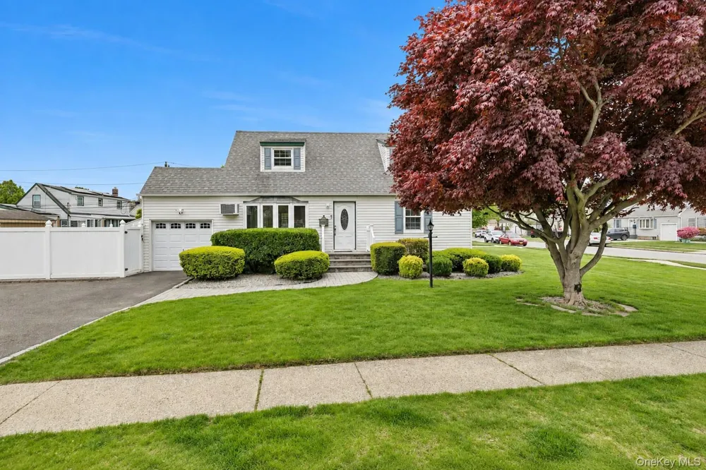 2 Dorset Lane Farmingdale, NY 11735