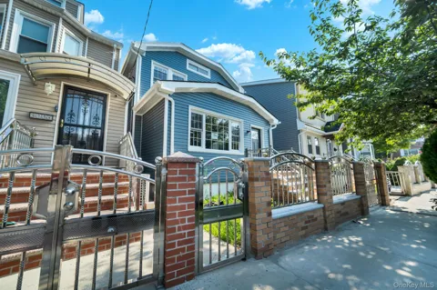 3004 La Salle Avenue
