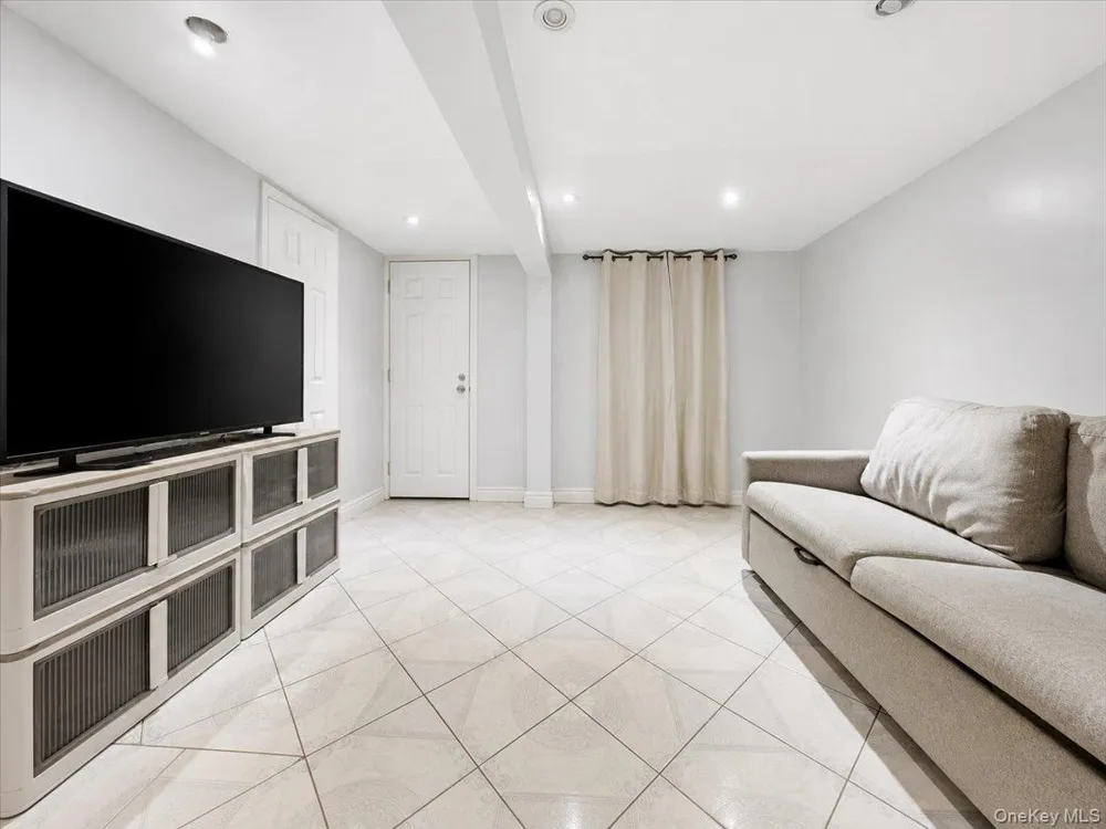 320 E 59th Street Brooklyn, NY 11203