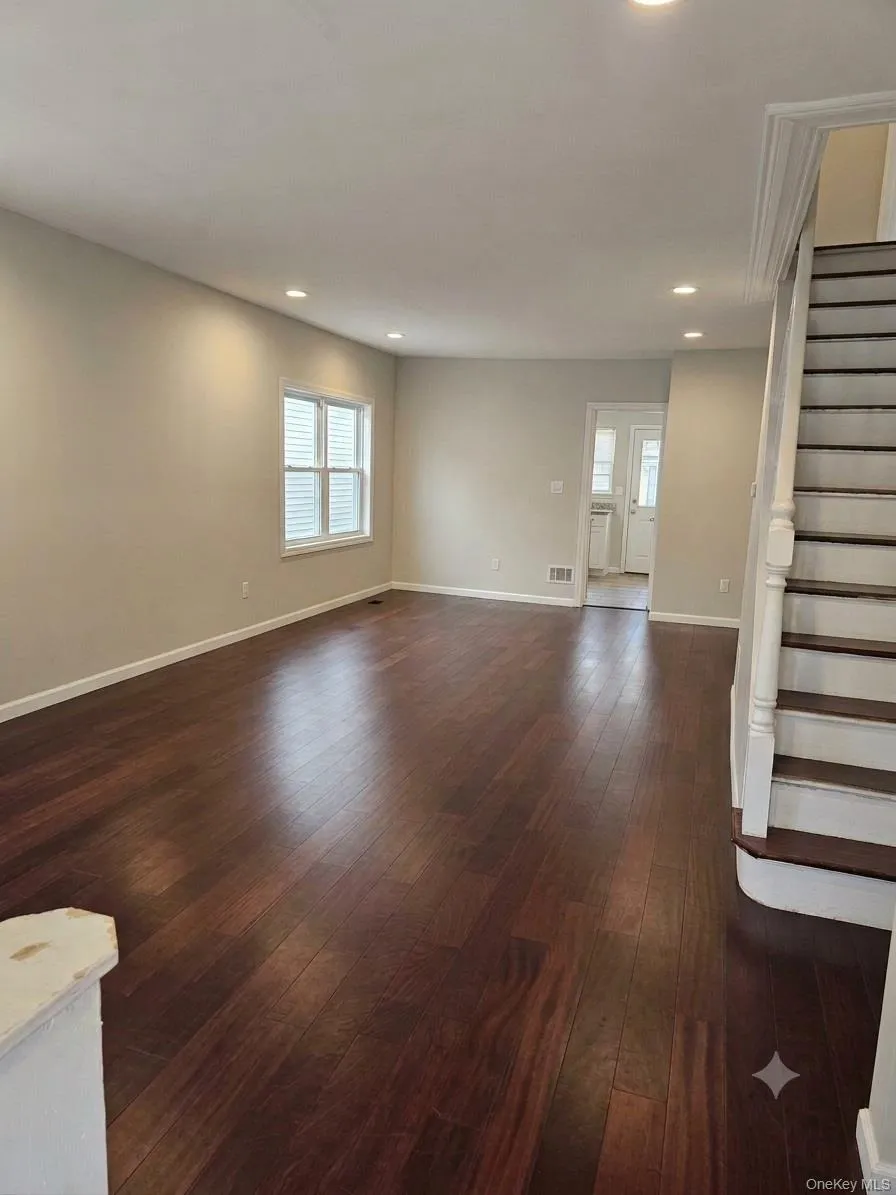 92-10 212th Place Queens Village, NY 11428