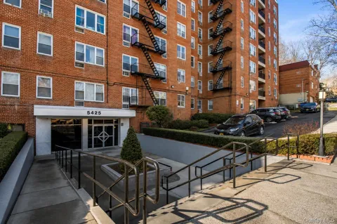 5425 Valles Avenue #3F