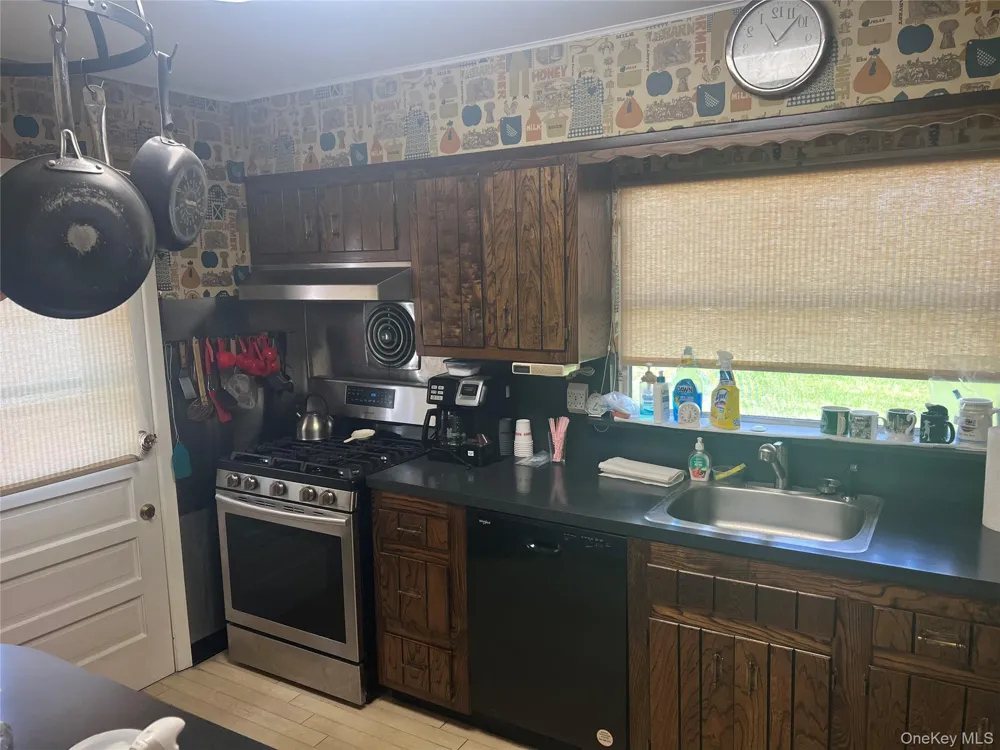 4139 248th Street Little Neck, NY 11363