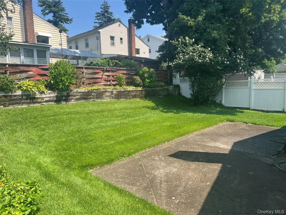 4139 248th Street Little Neck, NY 11363