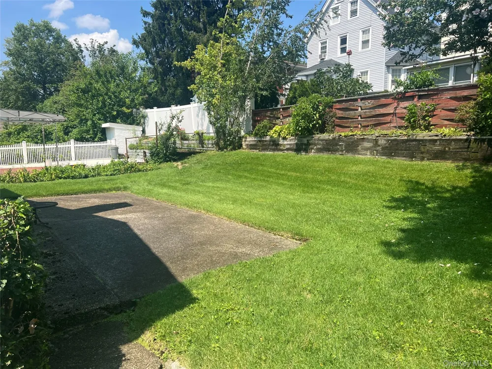 4139 248th Street Little Neck, NY 11363