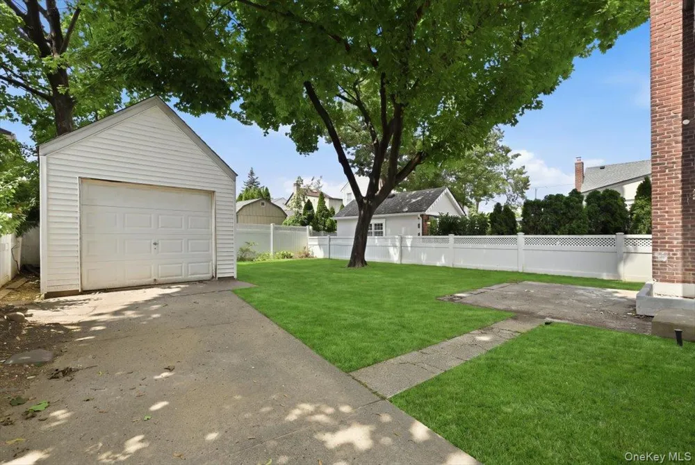 415 Leonard Boulevard New Hyde Park, NY 11040
