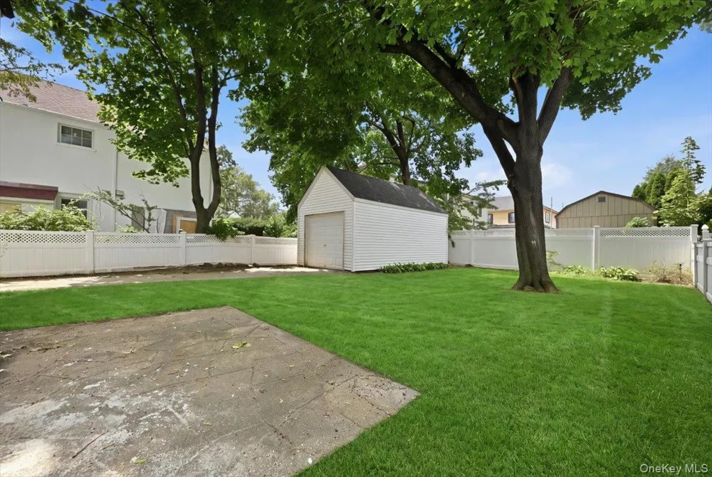 415 Leonard Boulevard New Hyde Park, NY 11040