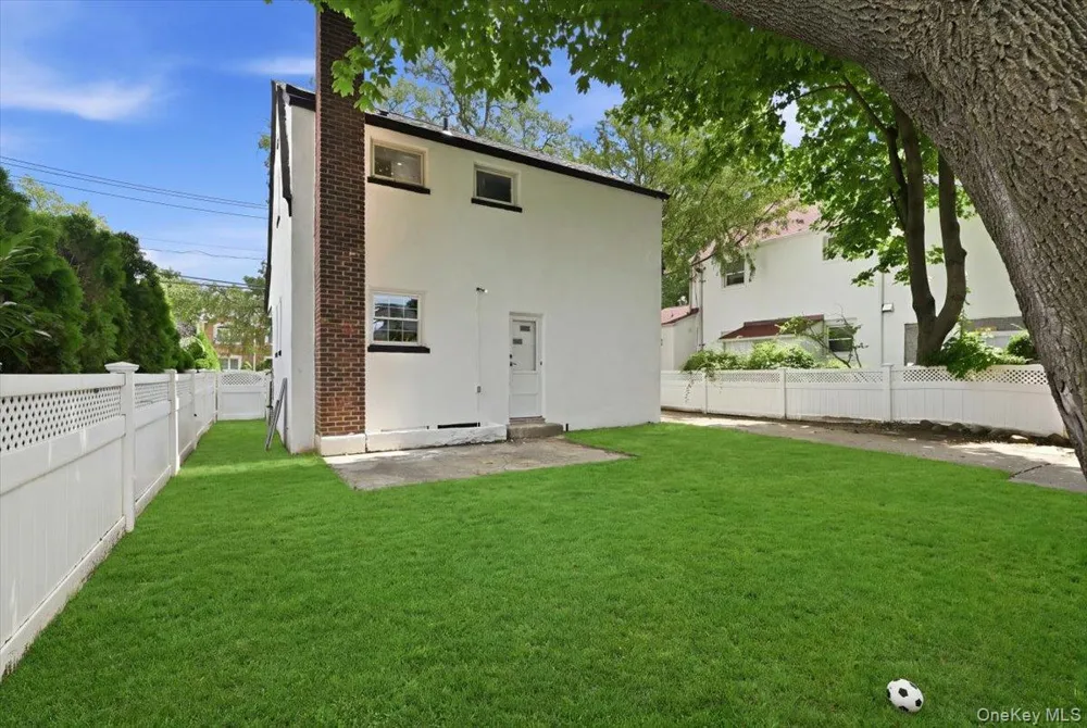 415 Leonard Boulevard New Hyde Park, NY 11040