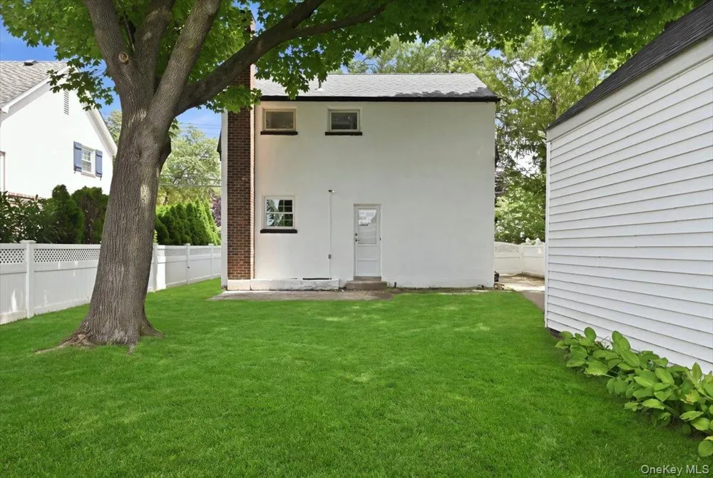 415 Leonard Boulevard New Hyde Park, NY 11040