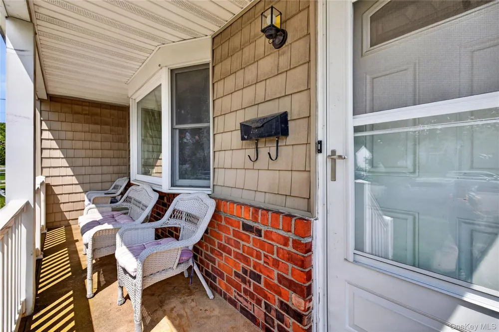 88 Crestwood Boulevard Farmingdale, NY 11735