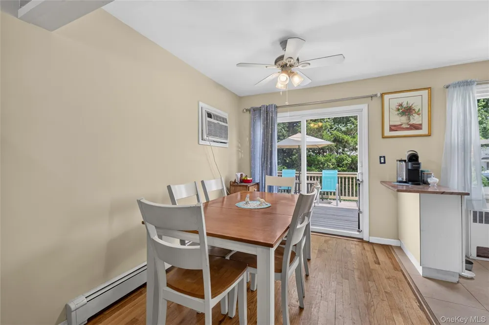88 Crestwood Boulevard Farmingdale, NY 11735