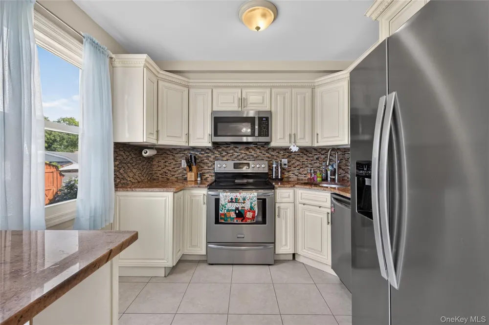 88 Crestwood Boulevard Farmingdale, NY 11735
