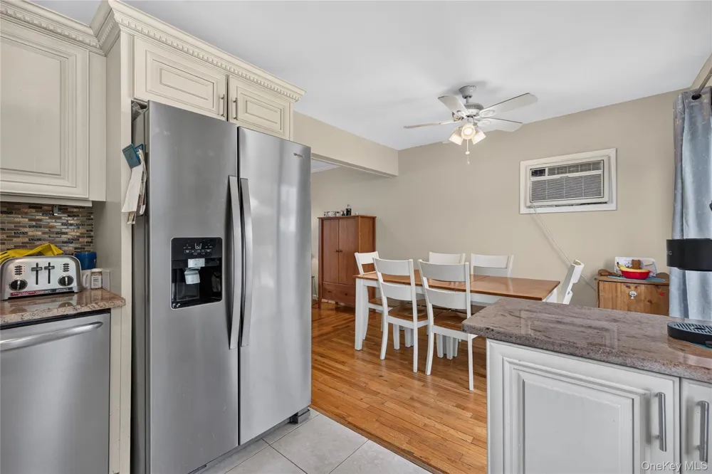 88 Crestwood Boulevard Farmingdale, NY 11735