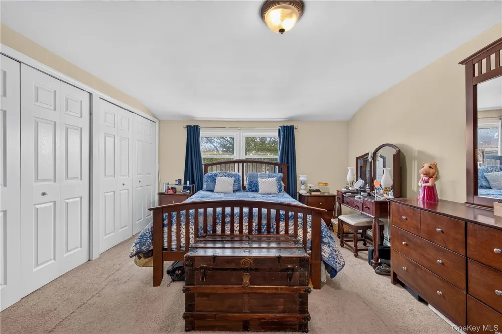 88 Crestwood Boulevard Farmingdale, NY 11735