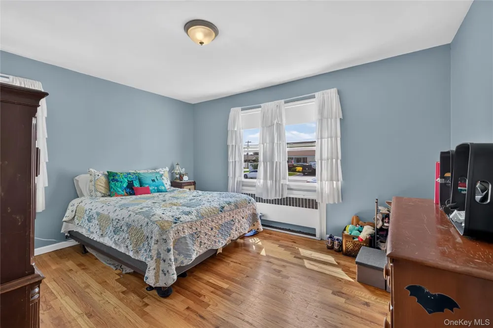 88 Crestwood Boulevard Farmingdale, NY 11735