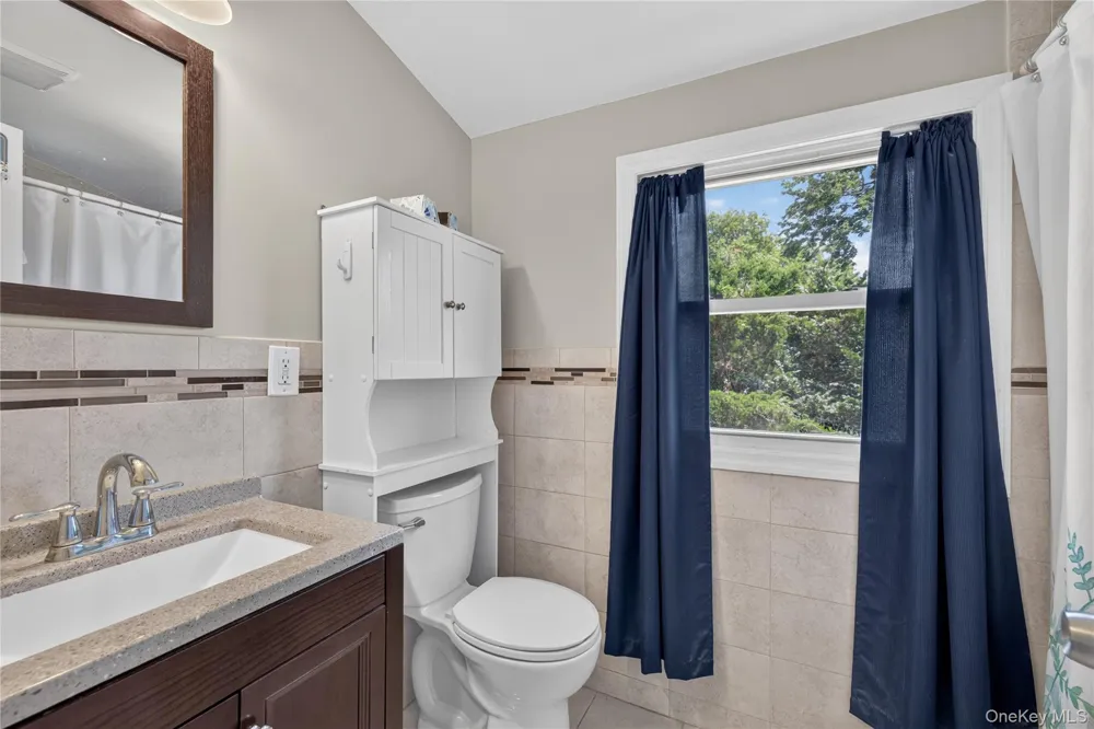 88 Crestwood Boulevard Farmingdale, NY 11735
