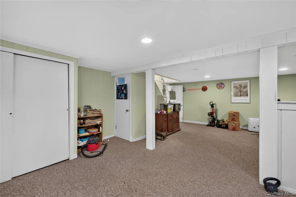 88 Crestwood Boulevard Farmingdale, NY 11735