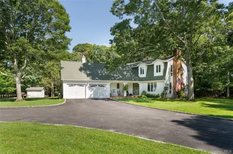 21 Bay Avenue W