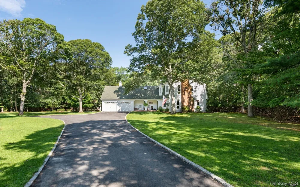 21 Bay Avenue W Hampton Bays, NY 11946