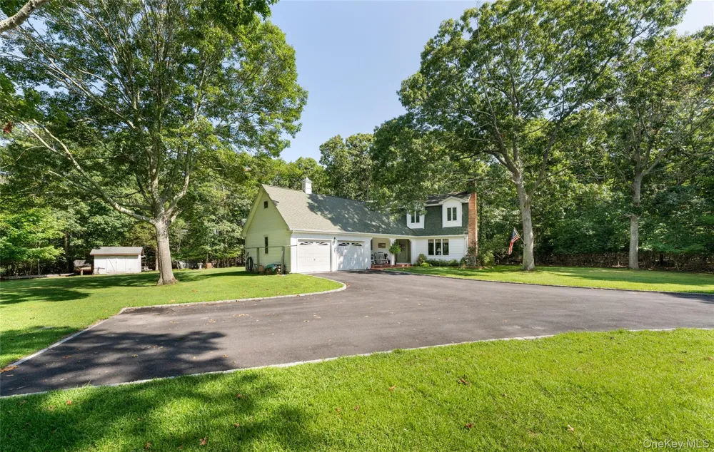 21 Bay Avenue W Hampton Bays, NY 11946
