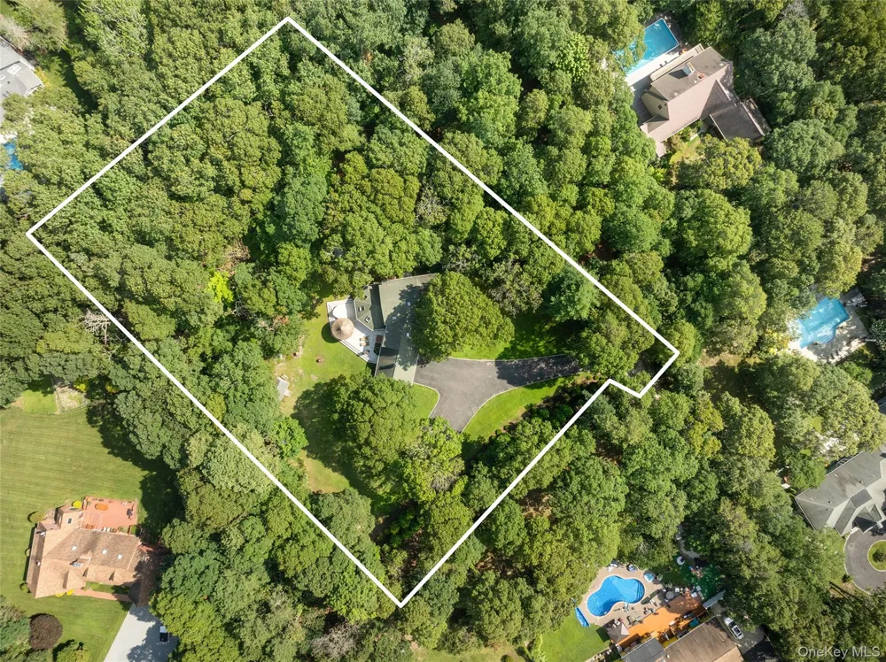 21 Bay Avenue W Hampton Bays, NY 11946