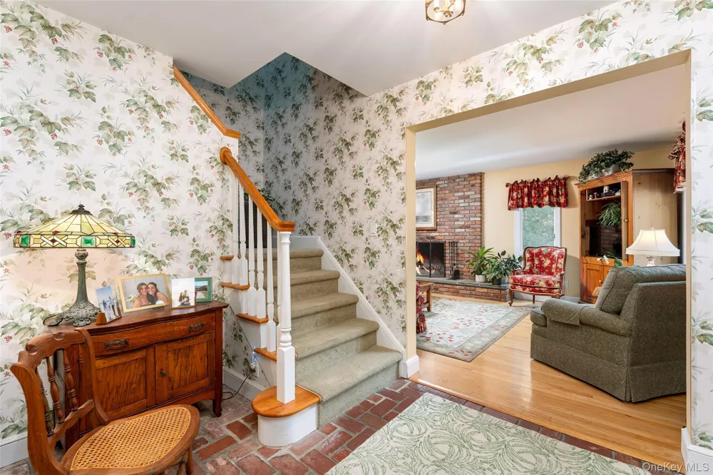 21 Bay Avenue W Hampton Bays, NY 11946