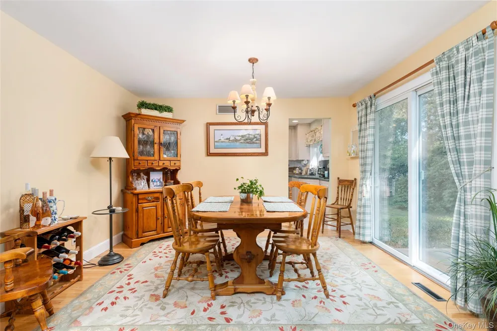 21 Bay Avenue W Hampton Bays, NY 11946