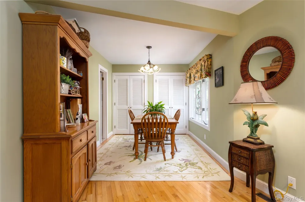 21 Bay Avenue W Hampton Bays, NY 11946