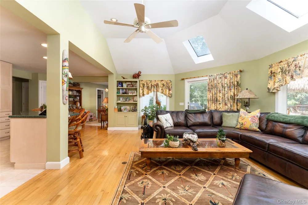 21 Bay Avenue W Hampton Bays, NY 11946