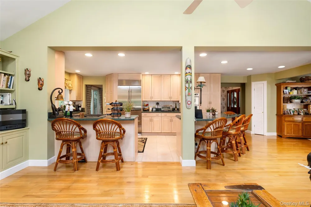 21 Bay Avenue W Hampton Bays, NY 11946