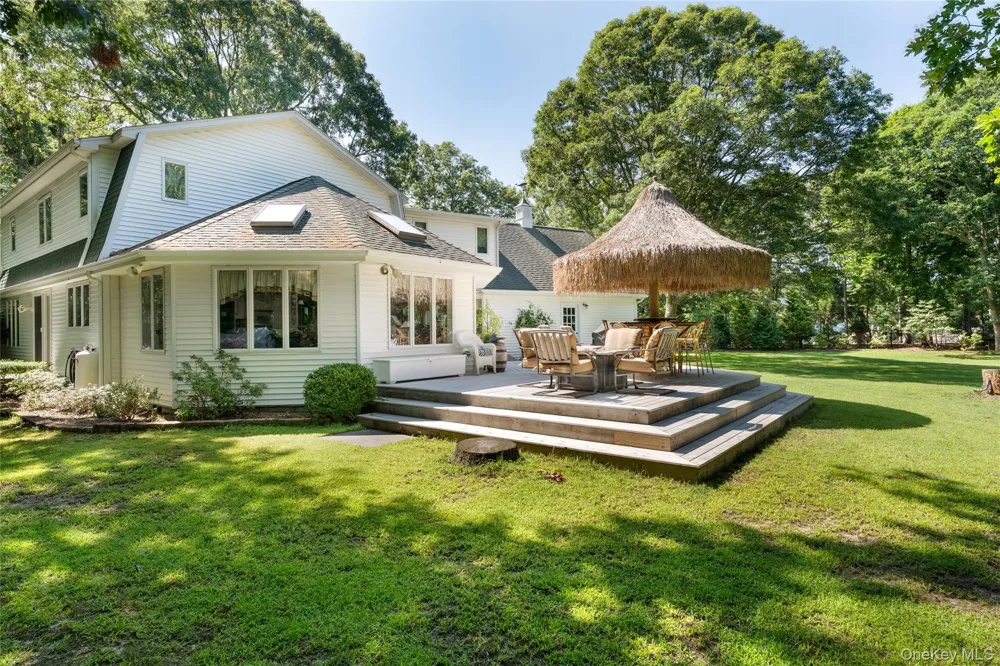 21 Bay Avenue W Hampton Bays, NY 11946