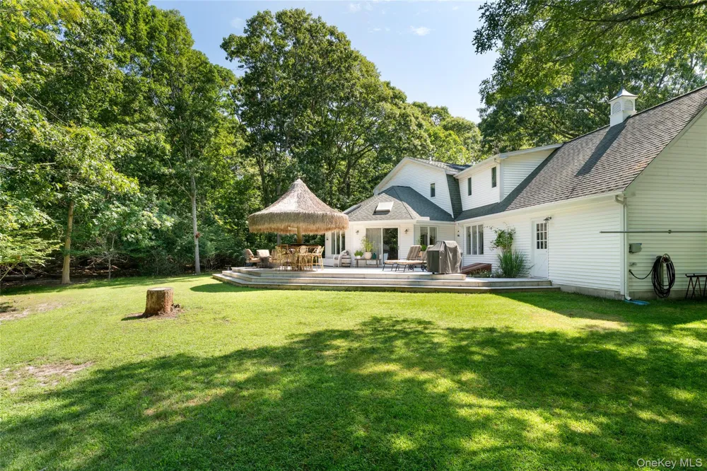 21 Bay Avenue W Hampton Bays, NY 11946