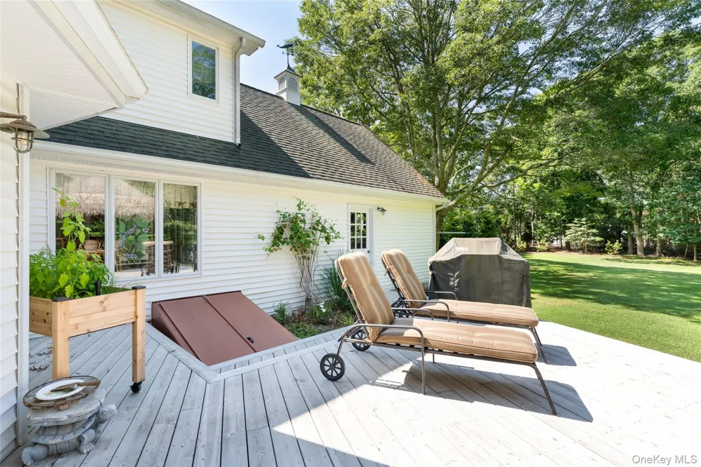 21 Bay Avenue W Hampton Bays, NY 11946