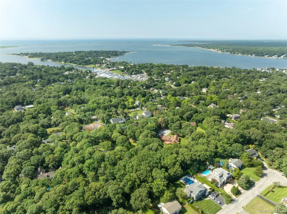 21 Bay Avenue W Hampton Bays, NY 11946