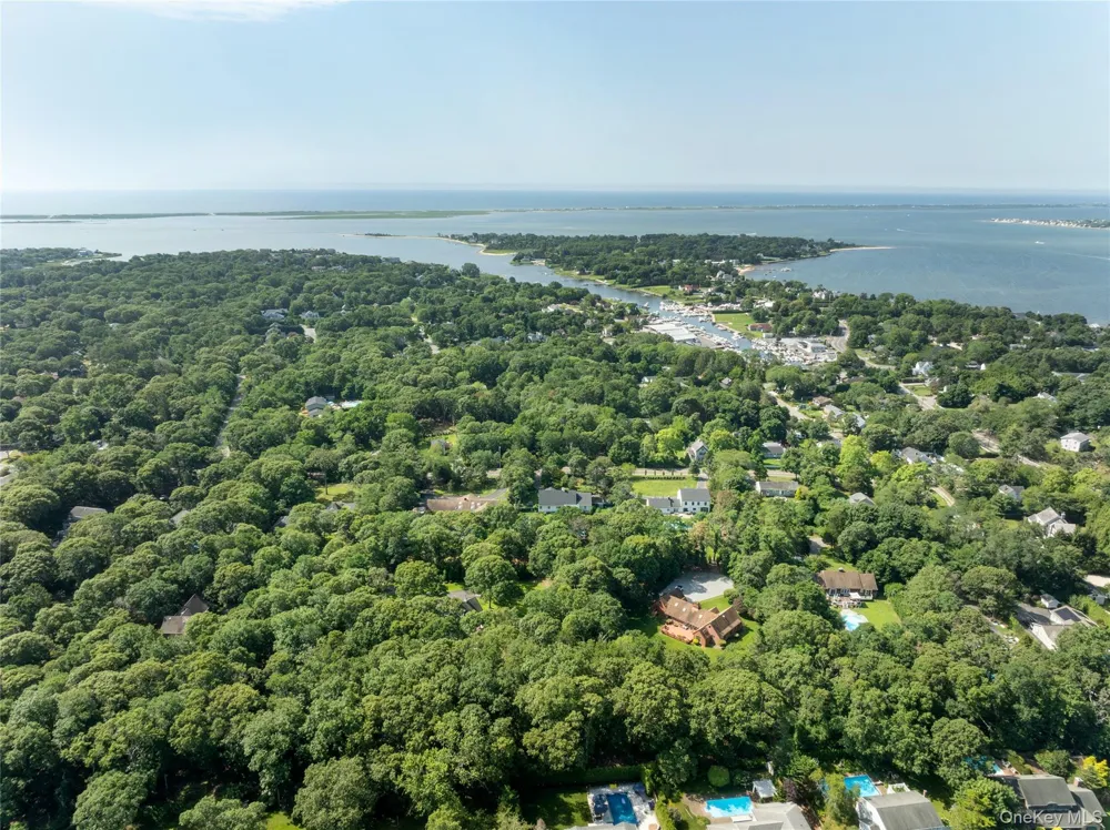 21 Bay Avenue W Hampton Bays, NY 11946