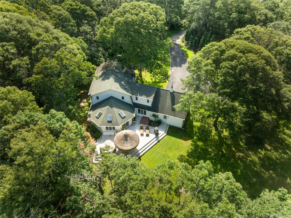 21 Bay Avenue W Hampton Bays, NY 11946