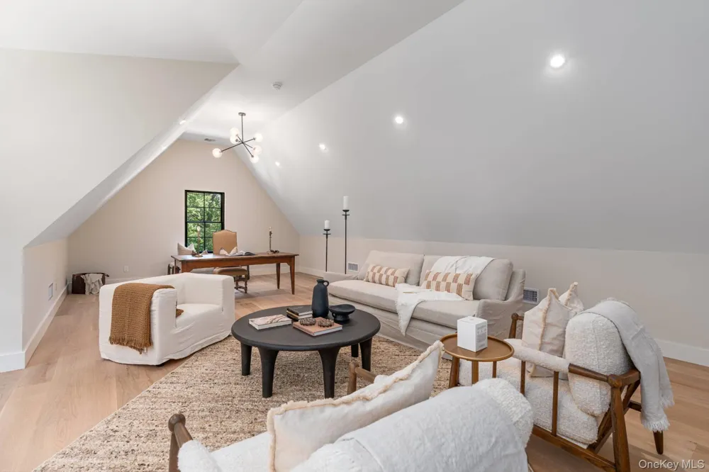 169 Ferry Road Shelter Island, NY 11964